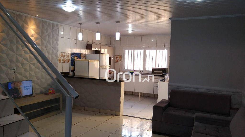 Sobrado à venda com 3 quartos, 120m² - Foto 2