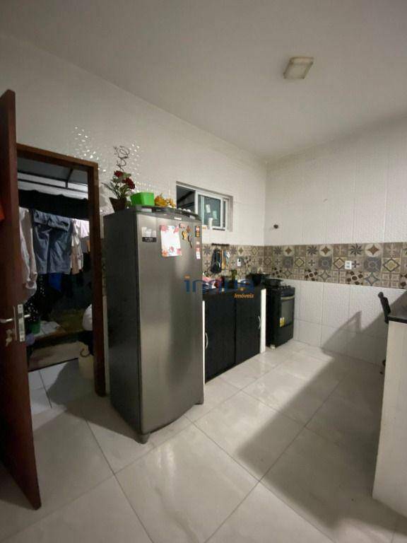 Casa à venda com 2 quartos, 90m² - Foto 13