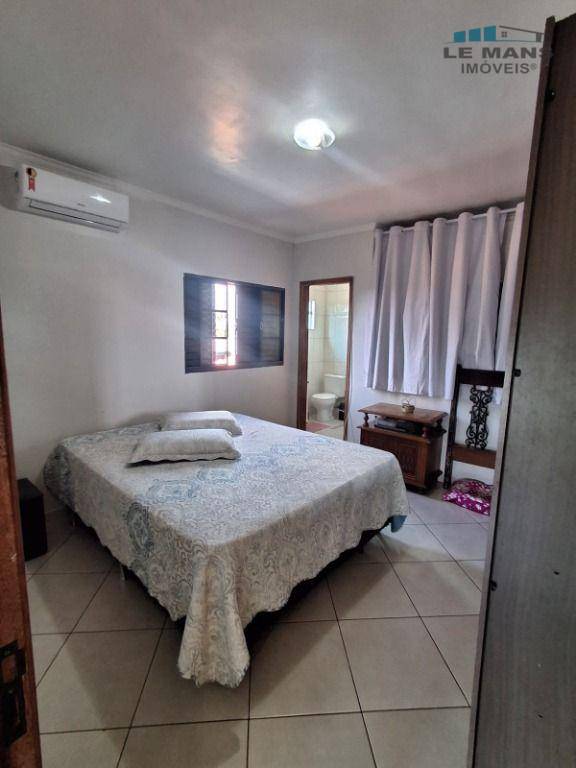 Casa à venda com 3 quartos, 200m² - Foto 11