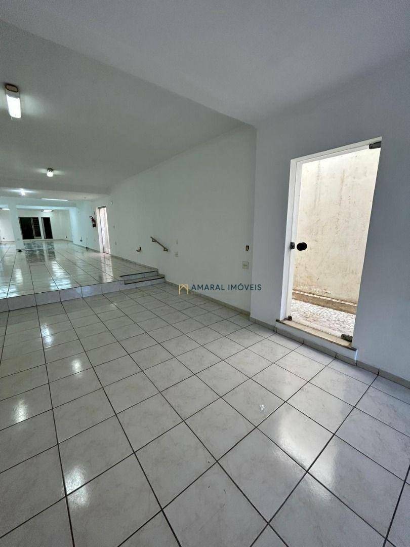 Casa à venda e aluguel com 4 quartos, 416m² - Foto 19