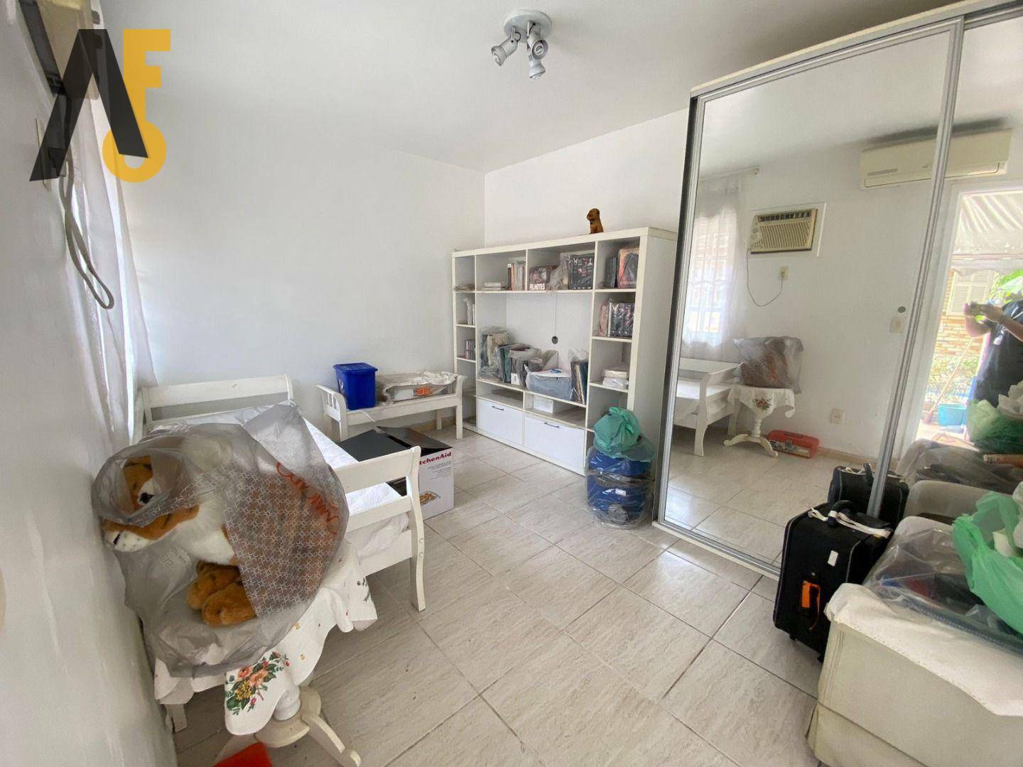 Casa de Condomínio à venda com 3 quartos, 214m² - Foto 2