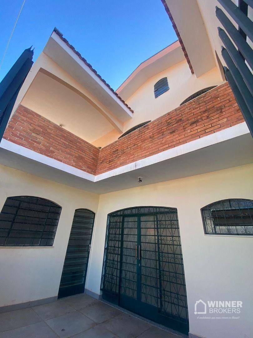 Casa à venda e aluguel com 6 quartos, 344m² - Foto 2