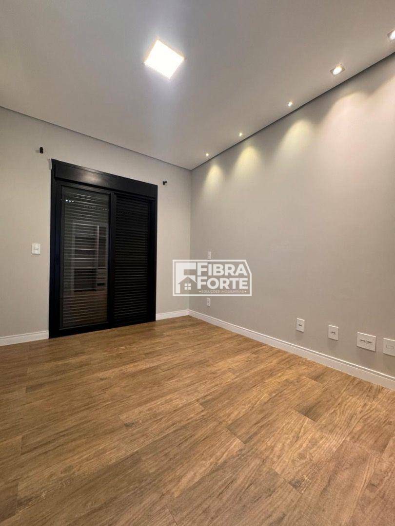 Casa de Condomínio para alugar com 3 quartos, 245m² - Foto 12