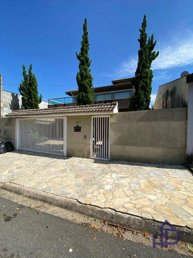 Casa para alugar com 3 quartos, 248m² - Foto 2