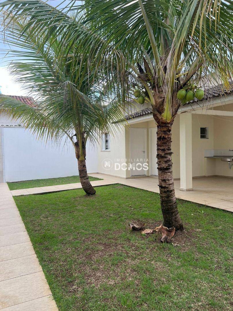 Casa para alugar com 3 quartos, 217m² - Foto 1