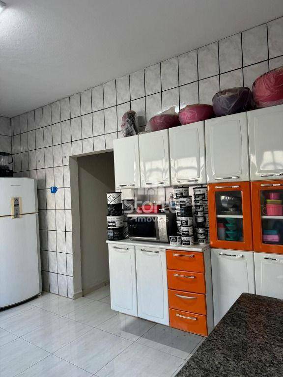 Casa à venda com 4 quartos, 230m² - Foto 4