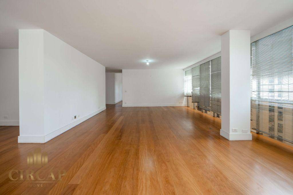 Apartamento à venda com 3 quartos, 240m² - Foto 3