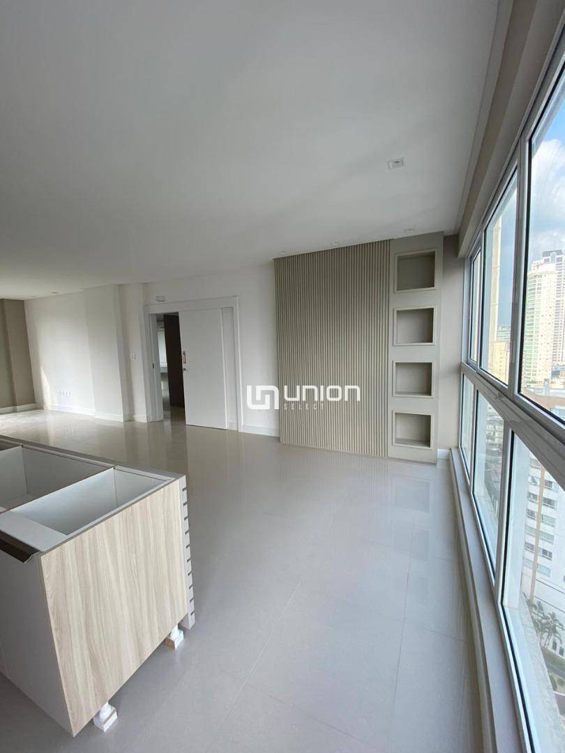 Apartamento à venda com 2 quartos, 95m² - Foto 6