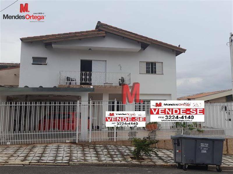 Casa à venda com 3 quartos, 209m² - Foto 1