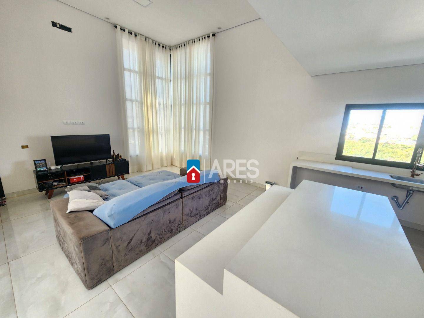 Casa de Condomínio à venda com 3 quartos, 318m² - Foto 2