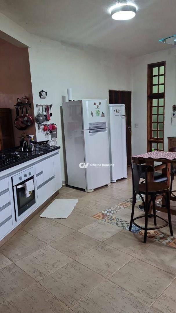 Chácara à venda com 3 quartos, 385m² - Foto 2