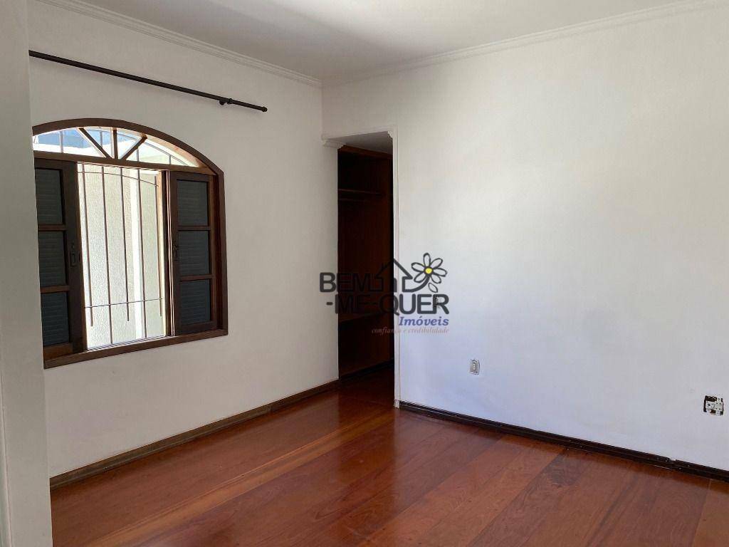 Casa à venda com 3 quartos, 380m² - Foto 11