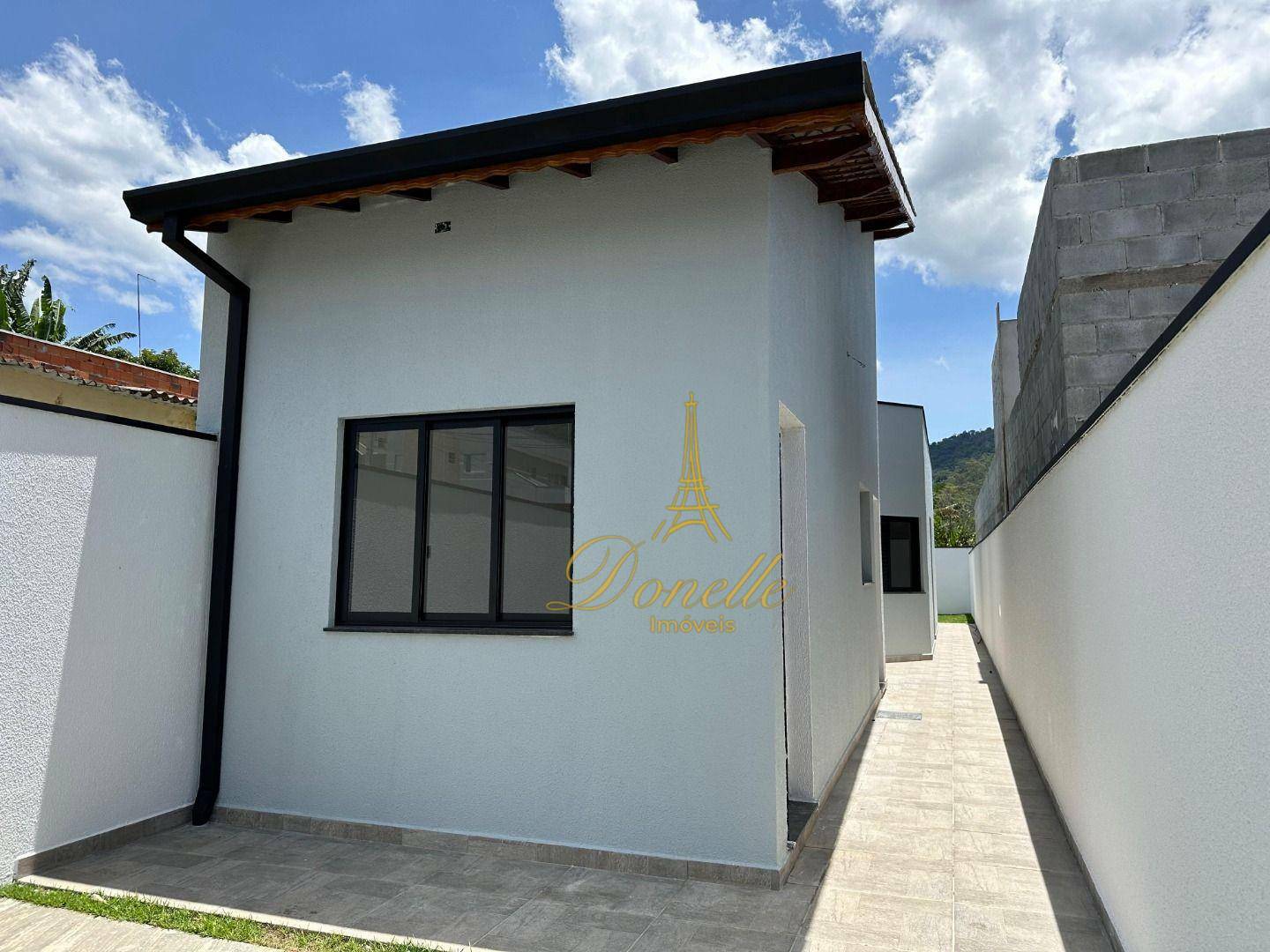 Casa à venda com 2 quartos, 70m² - Foto 4