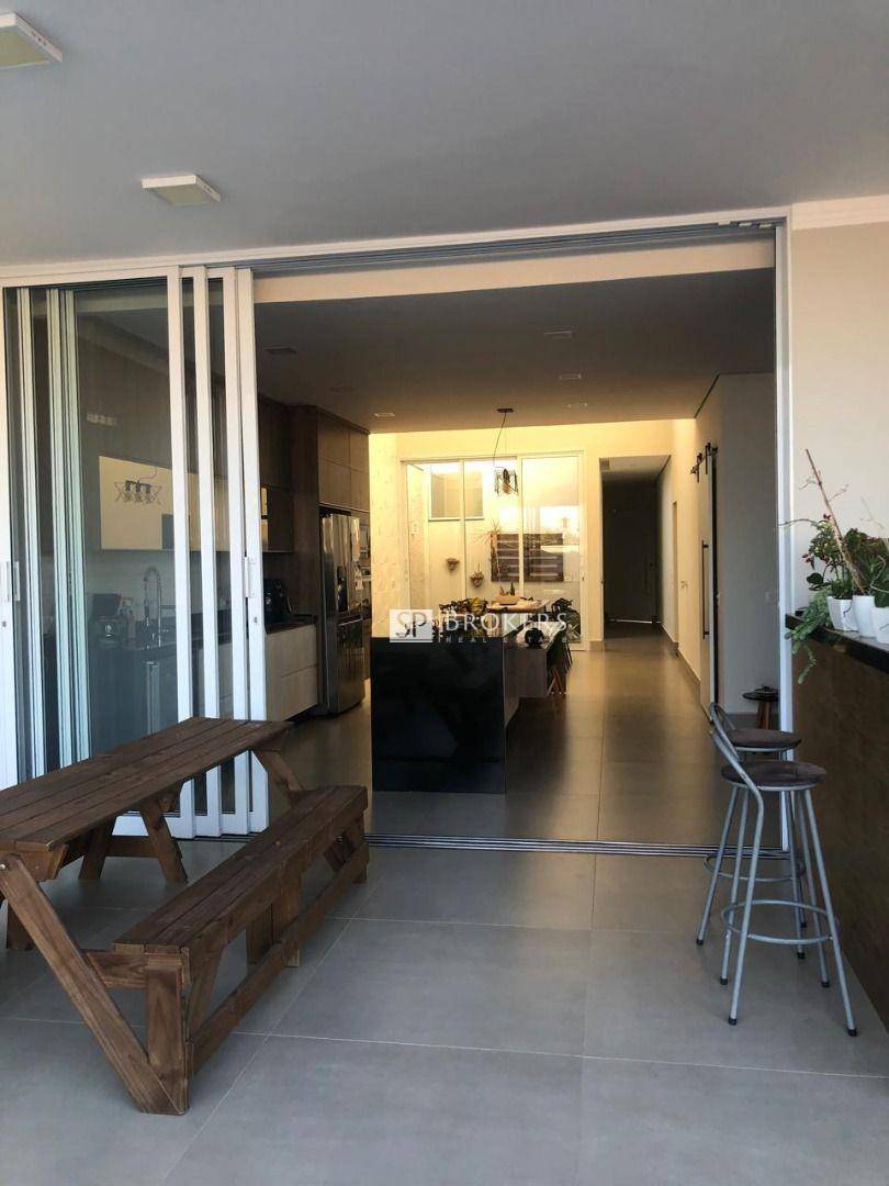 Casa de Condomínio à venda com 3 quartos, 242m² - Foto 3