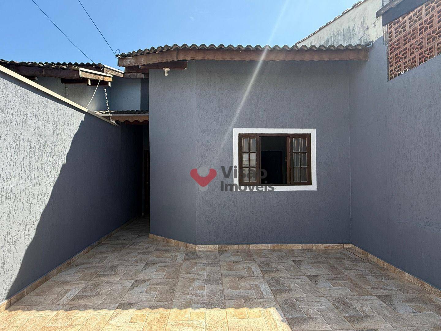Casa à venda com 2 quartos, 70m² - Foto 1