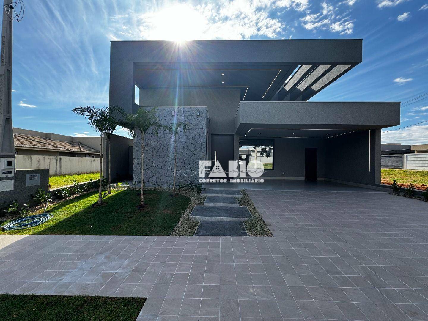 Casa de Condomínio à venda com 3 quartos, 243m² - Foto 1