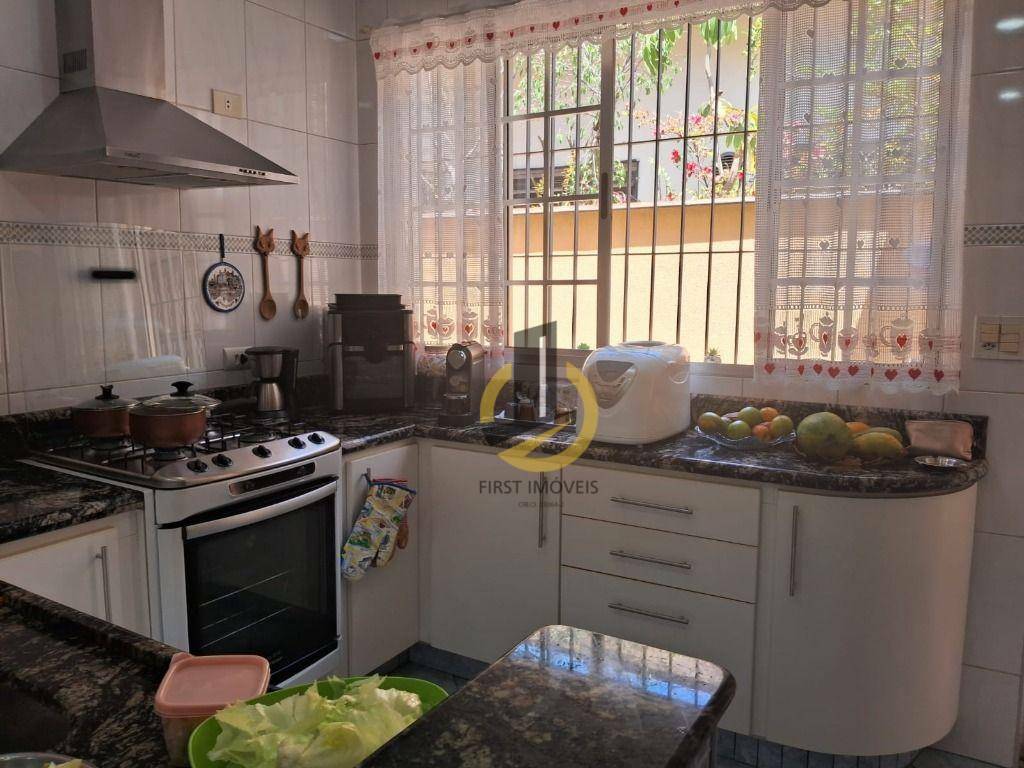 Casa à venda com 4 quartos, 247m² - Foto 4