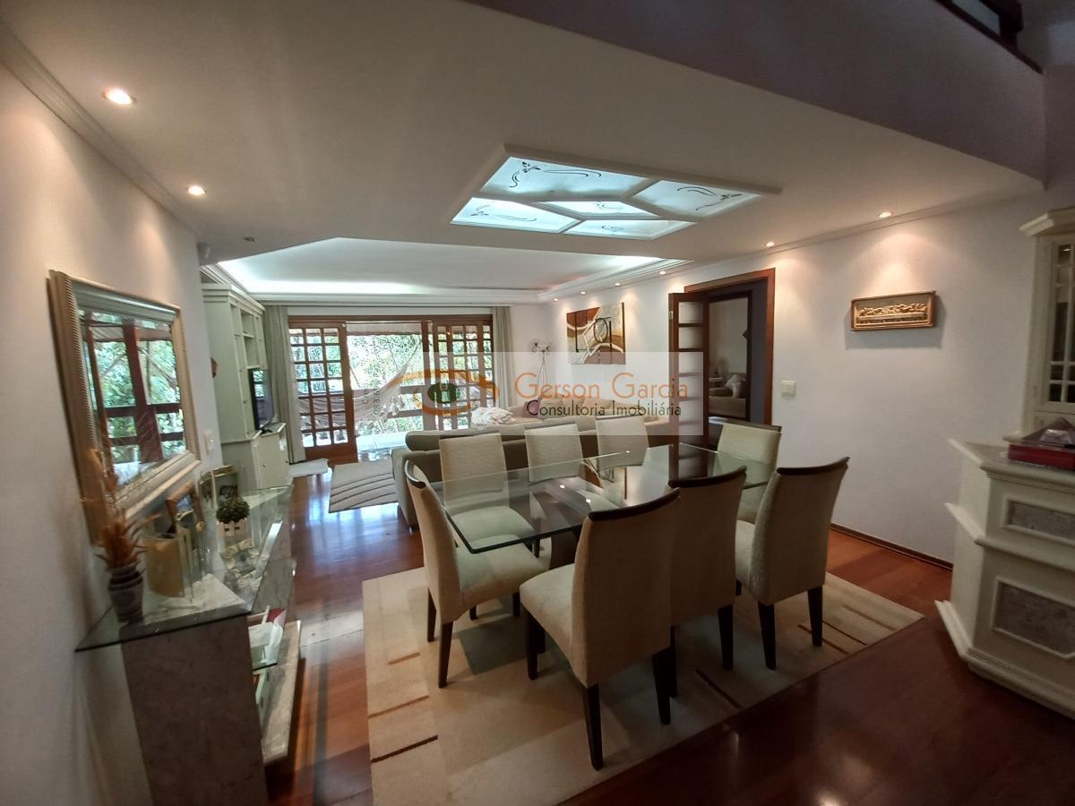 Casa à venda com 3 quartos, 370m² - Foto 9