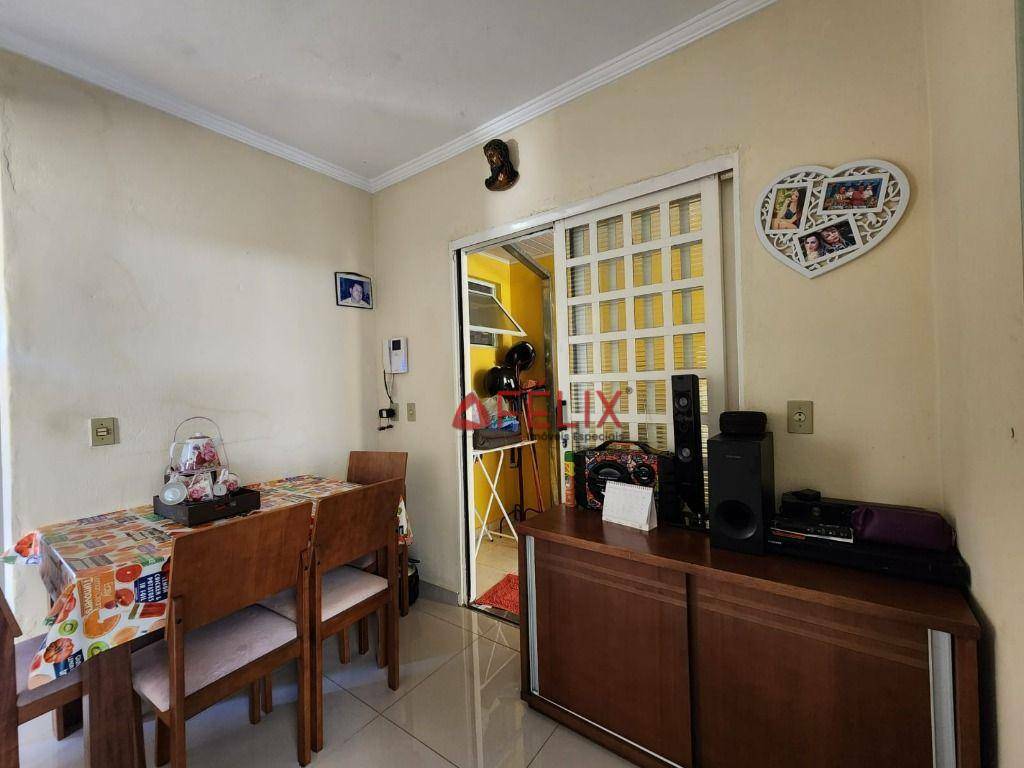 Casa à venda com 2 quartos, 90m² - Foto 10