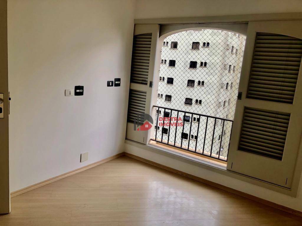 Apartamento à venda com 3 quartos, 141m² - Foto 18