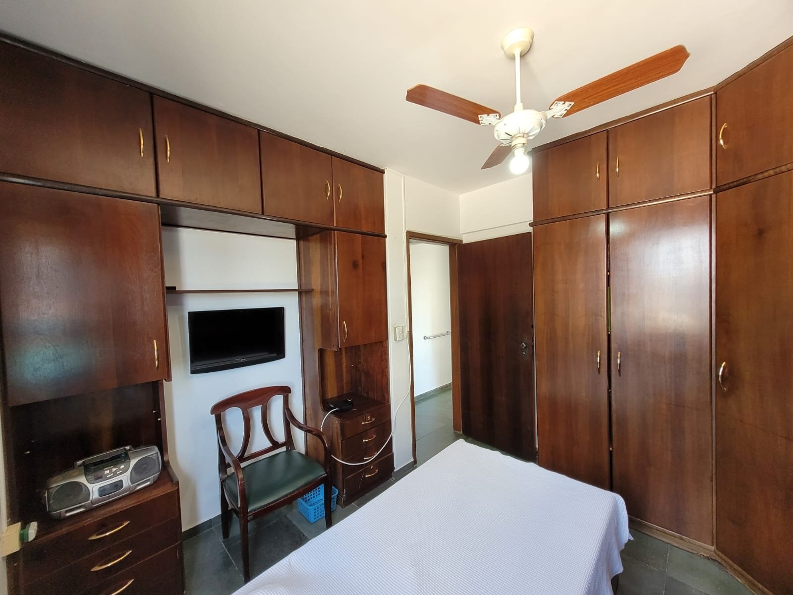 Apartamento à venda com 3 quartos, 70m² - Foto 2