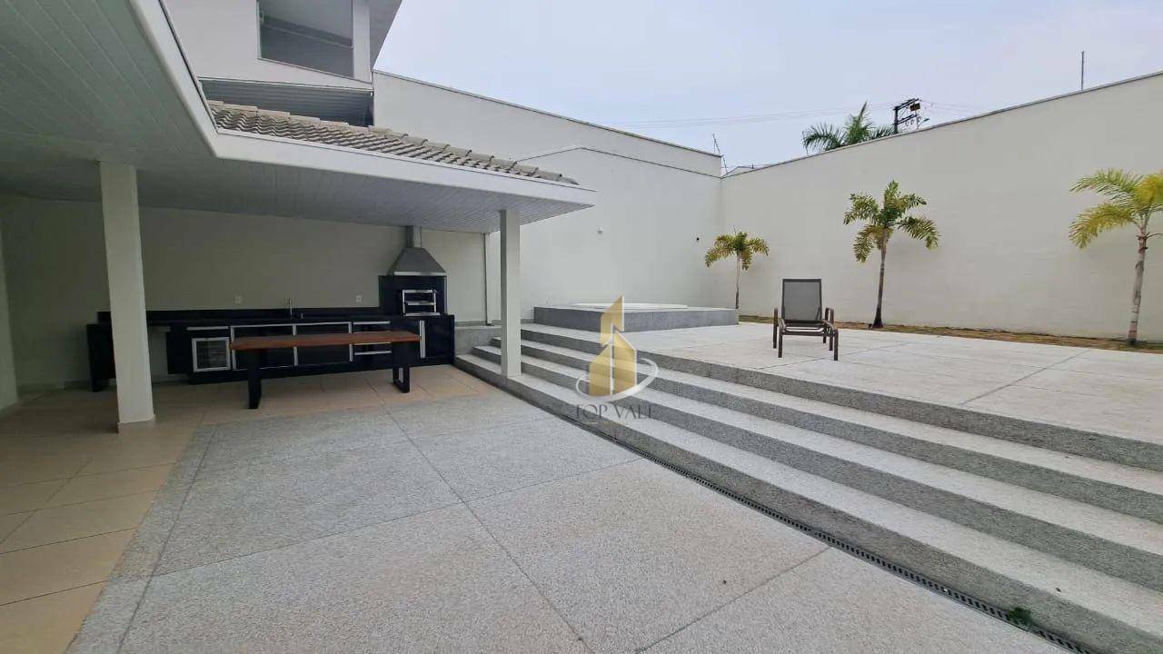 Casa de Condomínio à venda e aluguel com 4 quartos, 260m² - Foto 1