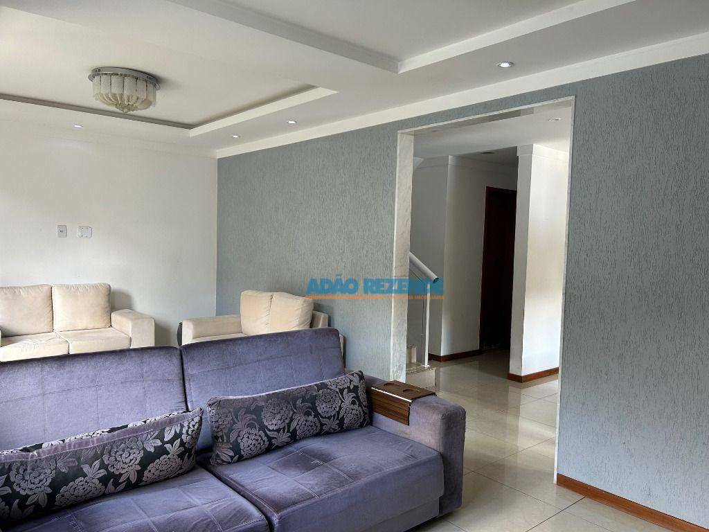 Casa de Condomínio à venda com 4 quartos, 251m² - Foto 2