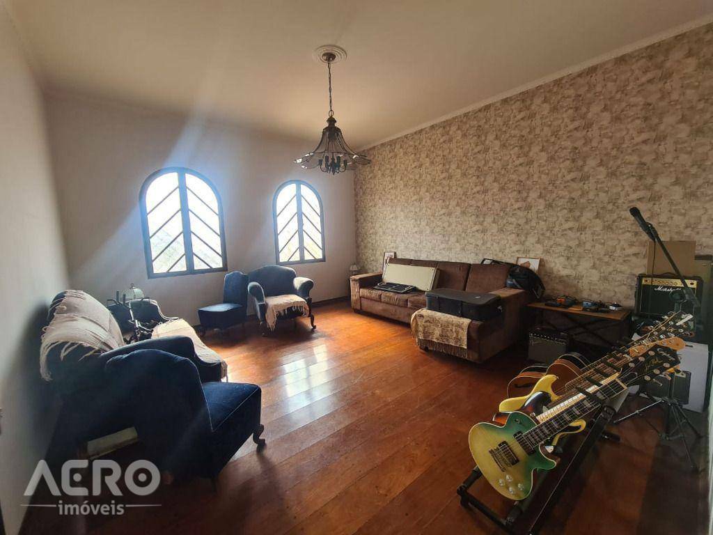 Casa à venda com 3 quartos, 246m² - Foto 24