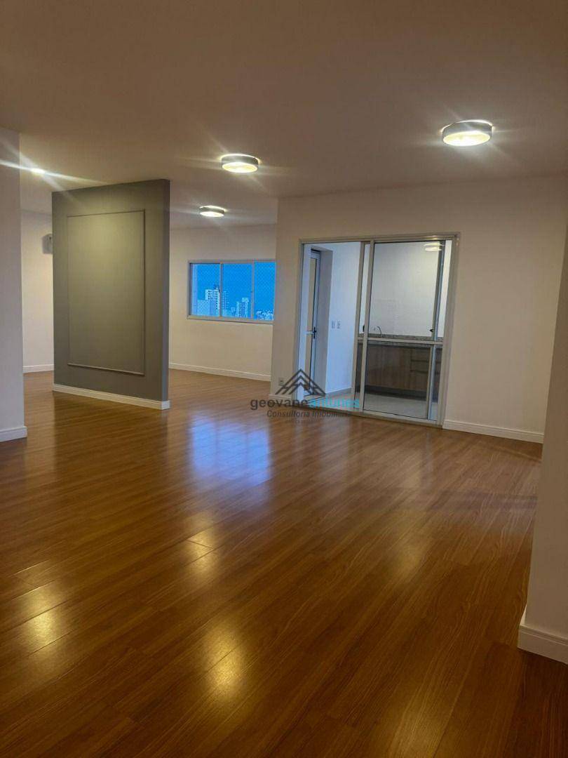 Apartamento para alugar com 3 quartos, 234m² - Foto 2