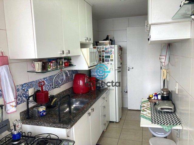 Apartamento à venda com 2 quartos, 70m² - Foto 3