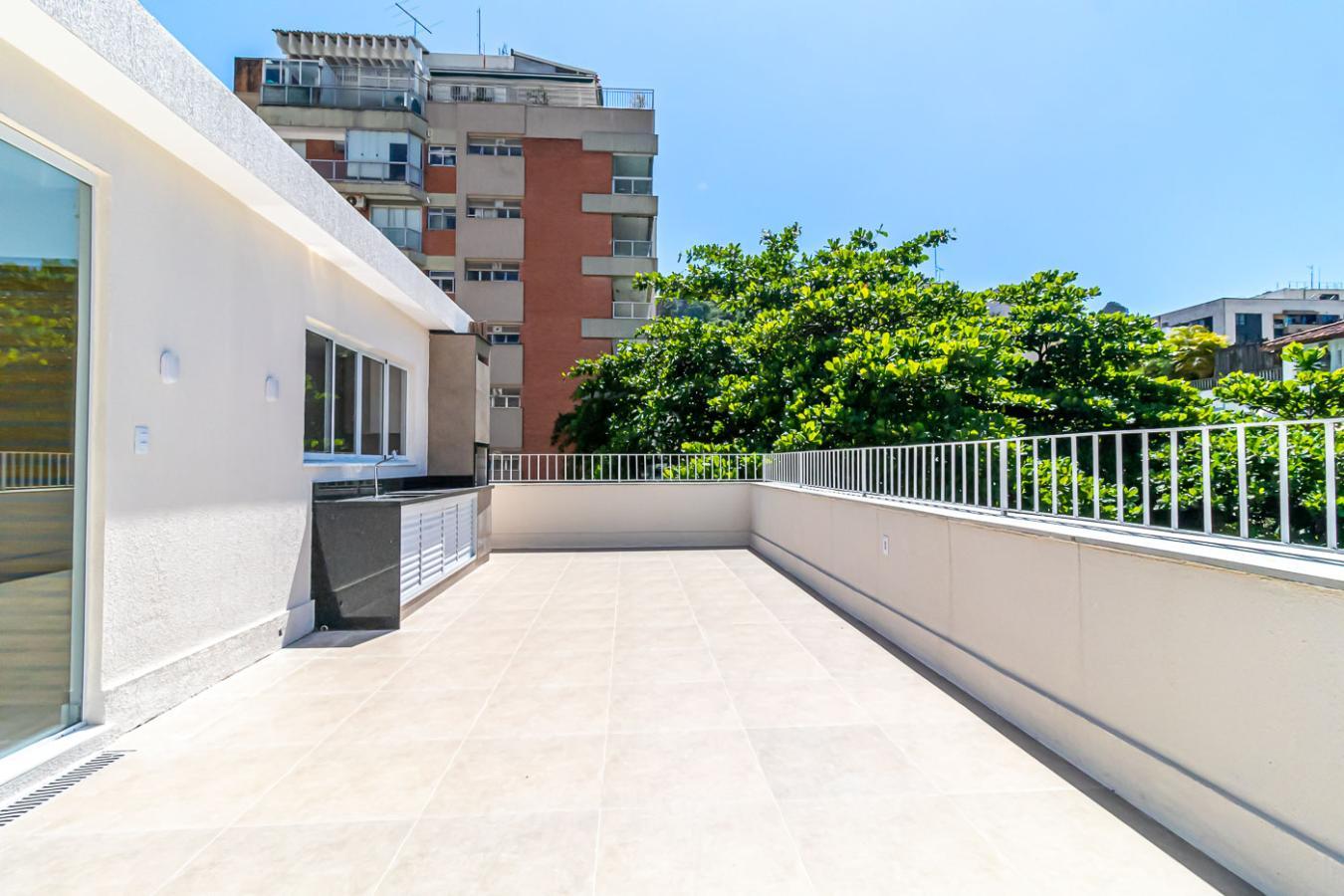 Apartamento à venda com 3 quartos, 237m² - Foto 2