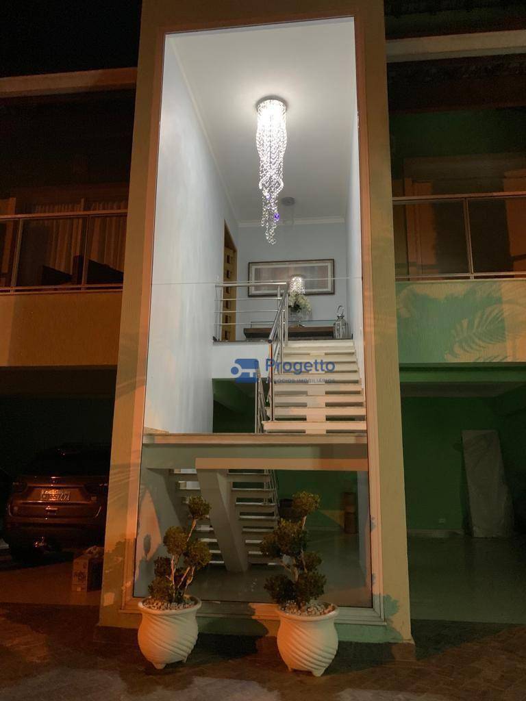 Casa de Condomínio à venda com 4 quartos, 390m² - Foto 1