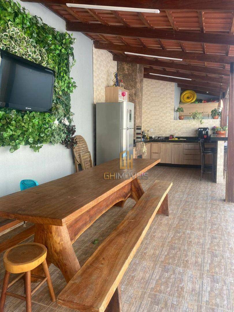 Casa à venda com 2 quartos, 250m² - Foto 2