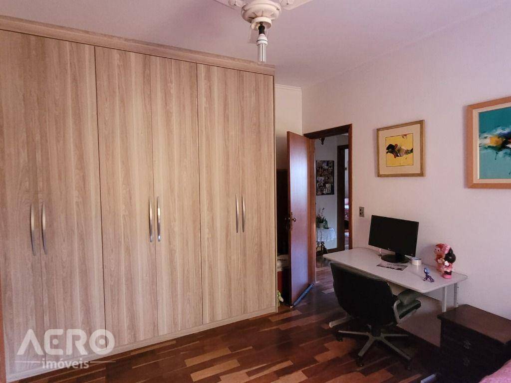 Casa à venda com 4 quartos, 190m² - Foto 18