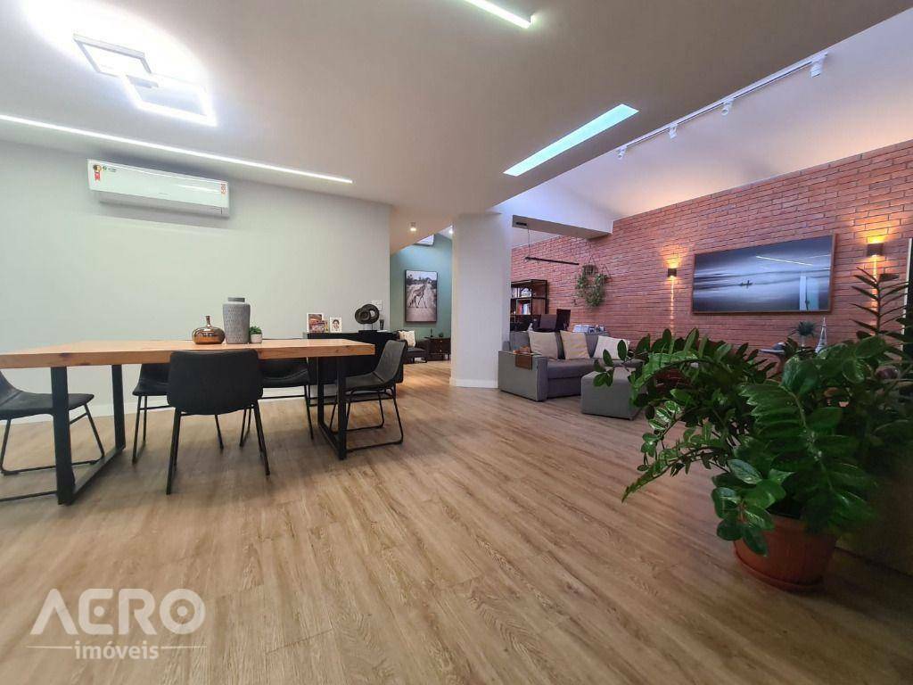 Casa à venda com 3 quartos, 252m² - Foto 20