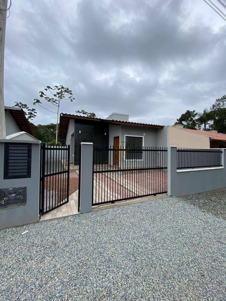 Casa à venda com 2 quartos, 63m² - Foto 1