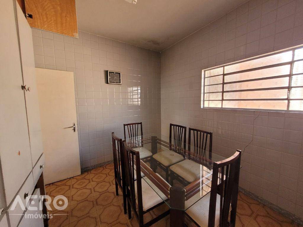 Casa à venda com 3 quartos, 208m² - Foto 7