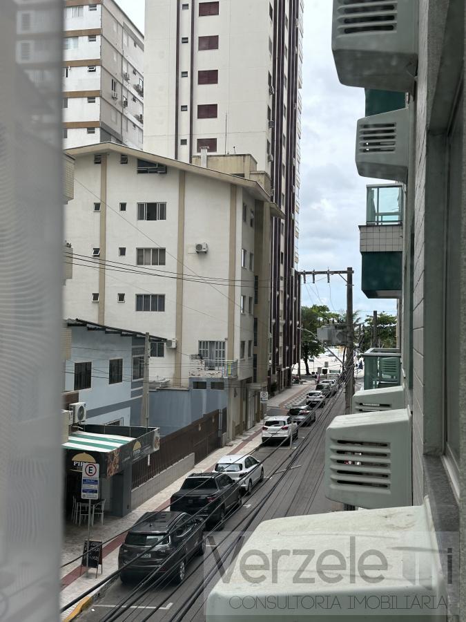 Apartamento para alugar com 3 quartos, 143m² - Foto 2