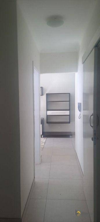 Apartamento para alugar com 2 quartos, 75m² - Foto 4