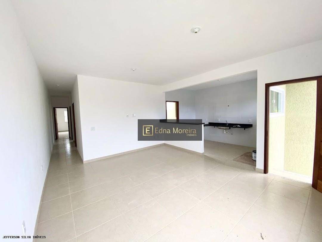 Casa à venda com 3 quartos, 100m² - Foto 1