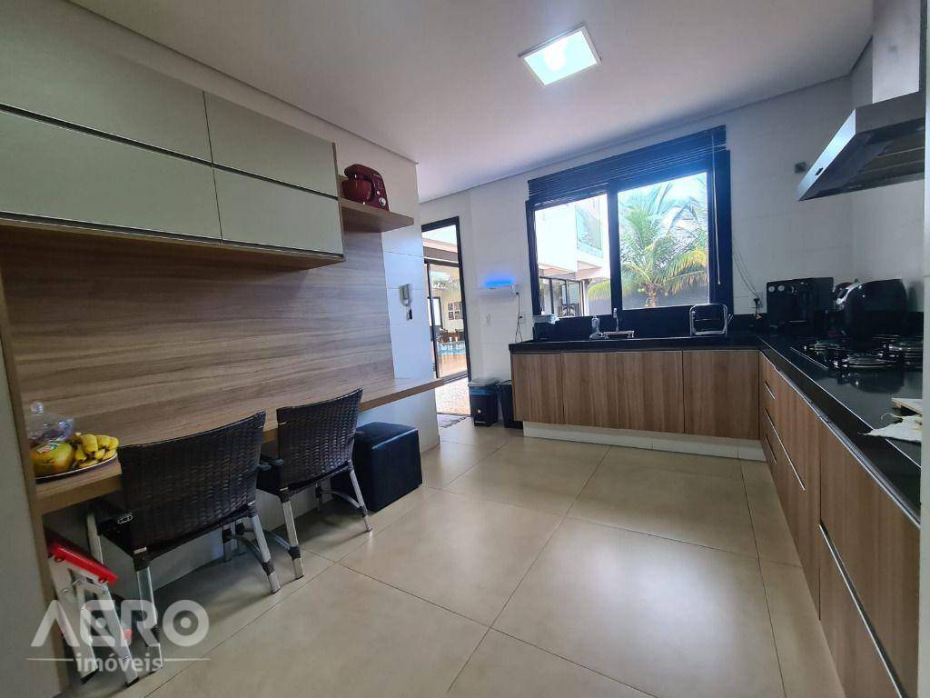 Casa de Condomínio à venda com 3 quartos, 260m² - Foto 49