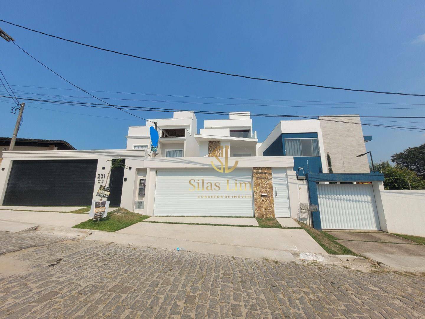 Casa à venda com 4 quartos, 210m² - Foto 2