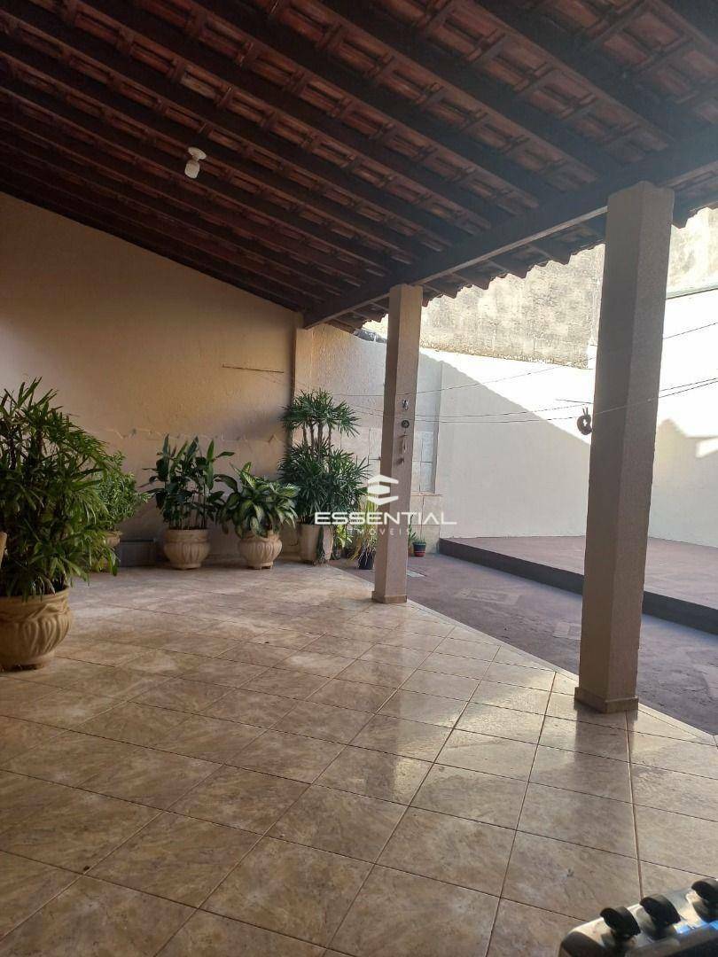 Casa à venda com 3 quartos, 234m² - Foto 13