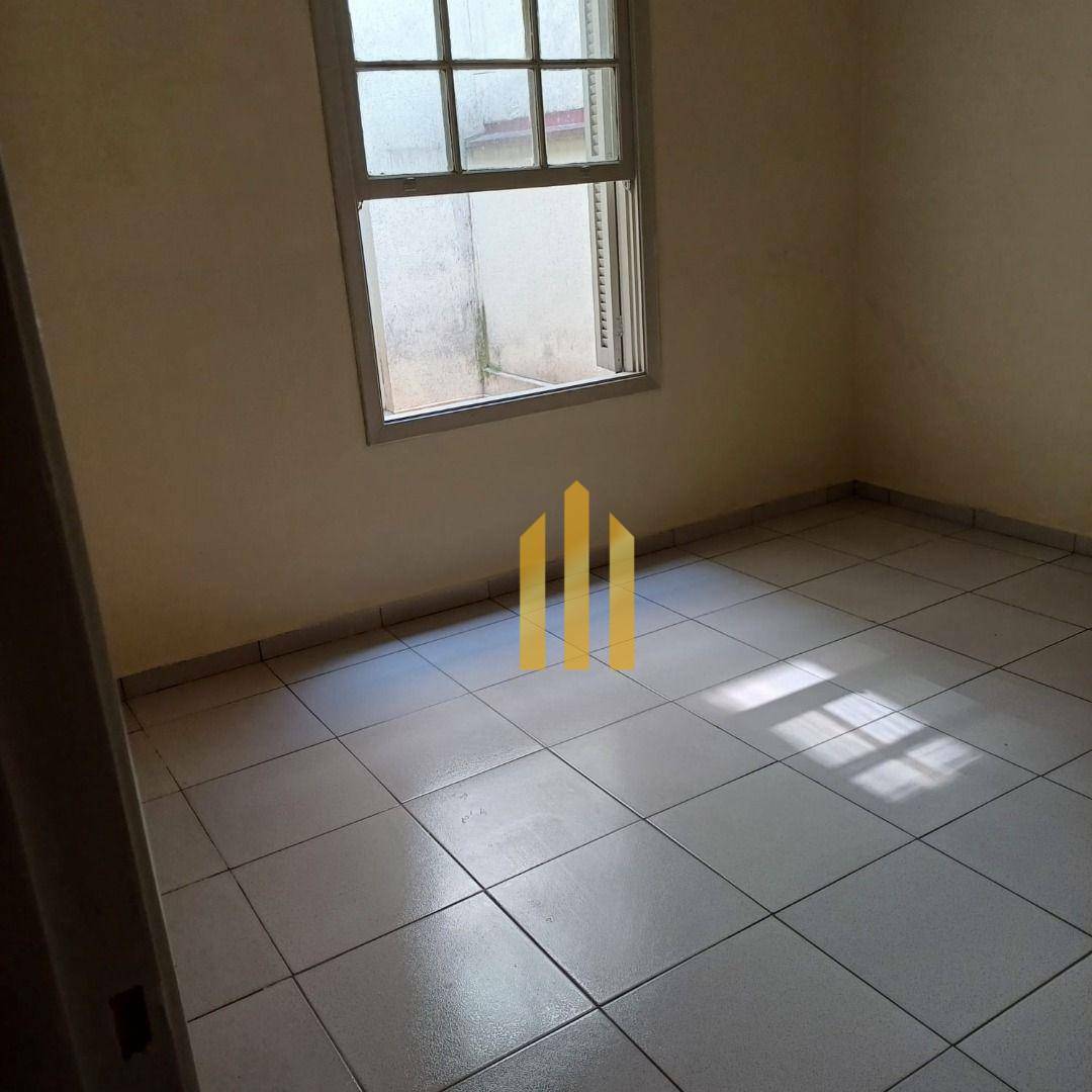 Casa para alugar com 2 quartos, 250m² - Foto 6