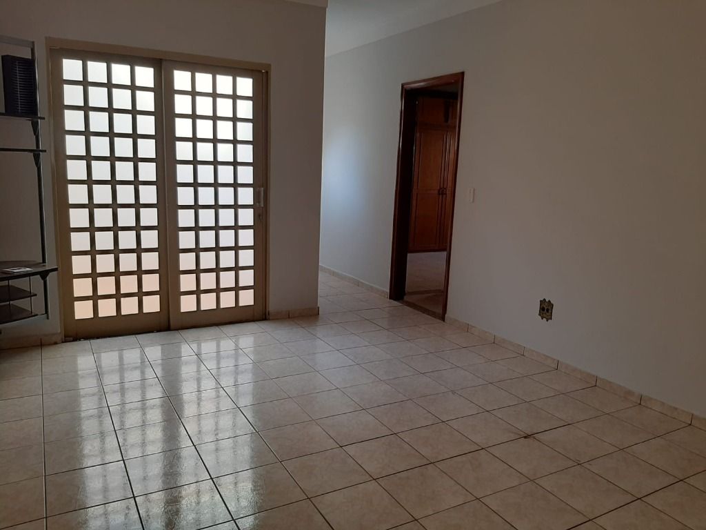 Casa à venda com 6 quartos, 256m² - Foto 14