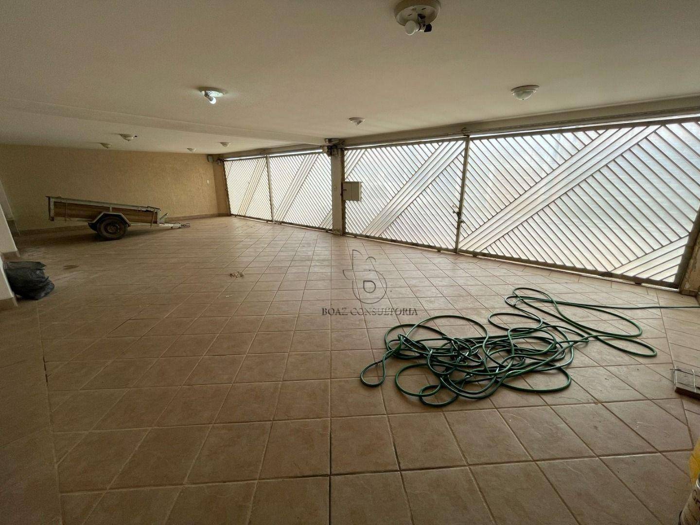 Casa à venda e aluguel com 3 quartos, 375m² - Foto 4