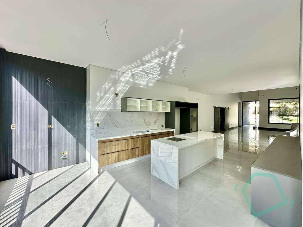 Casa de Condomínio à venda com 5 quartos, 411m² - Foto 16