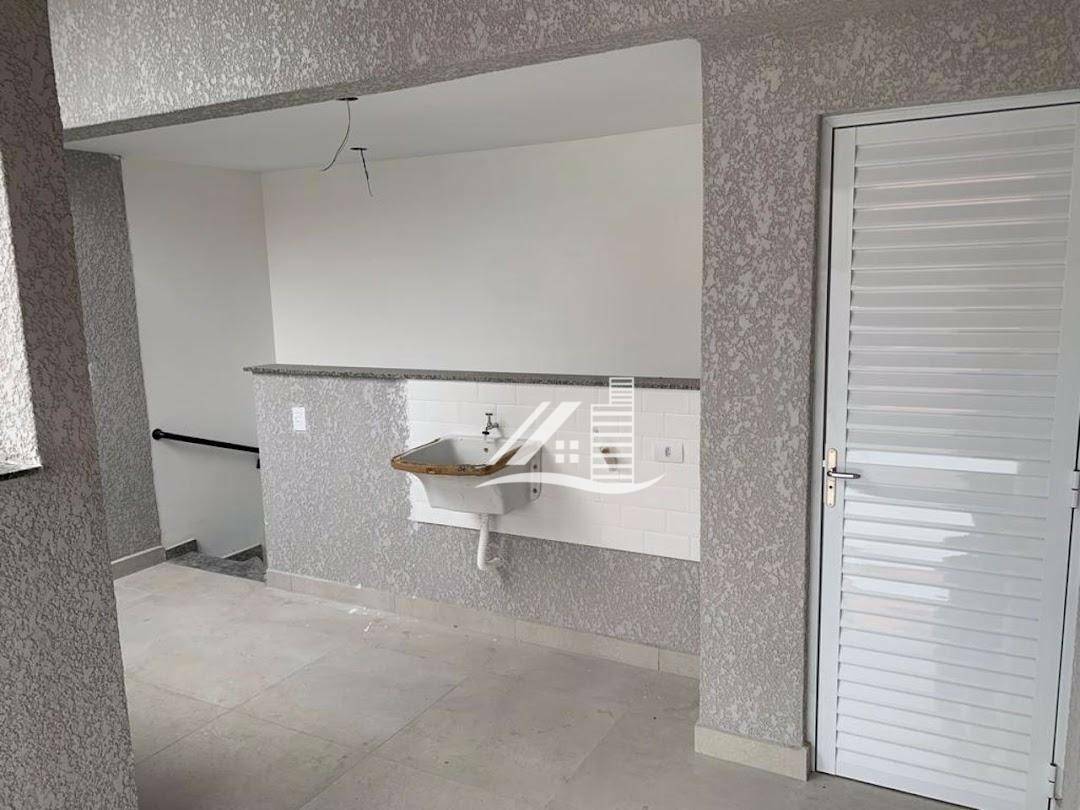 Cobertura à venda com 2 quartos, 70m² - Foto 4