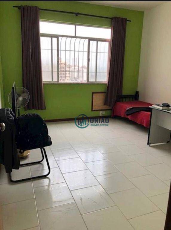 Apartamento à venda com 2 quartos, 70m² - Foto 2