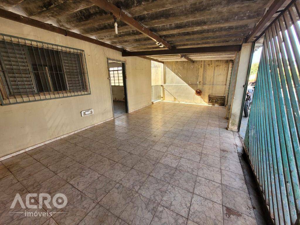 Casa à venda com 3 quartos, 203m² - Foto 1